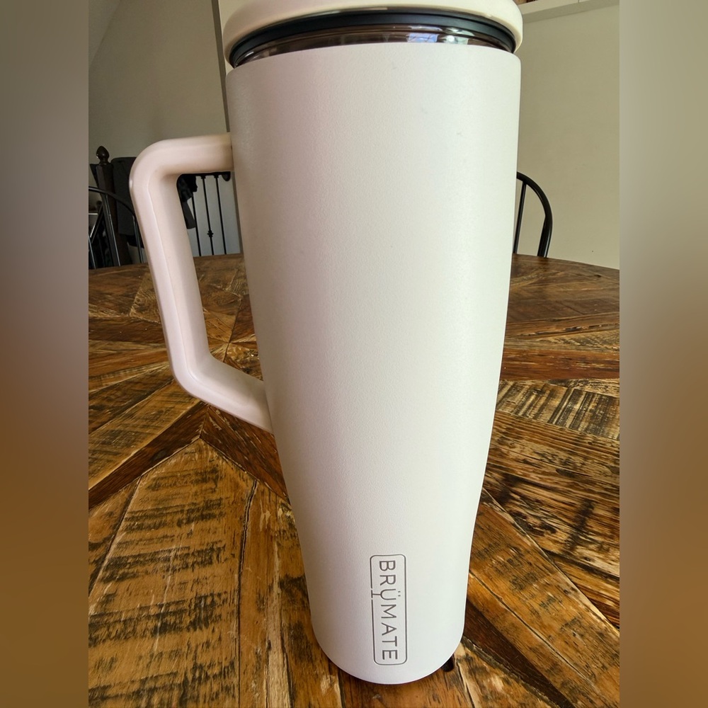 Brumate 40oz Tumbler with straw cap - Picture 2 of 6